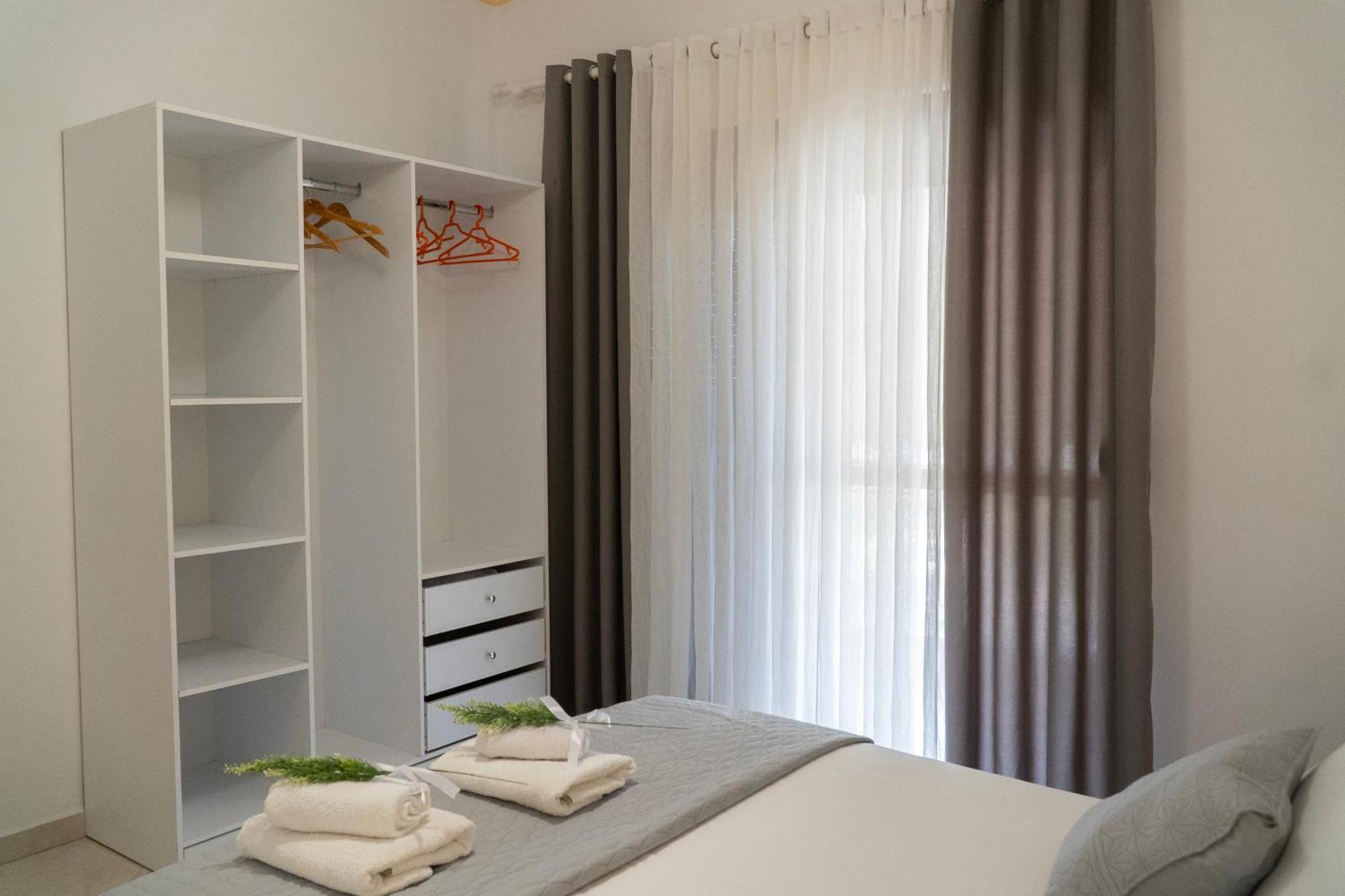 24 * Sarandë